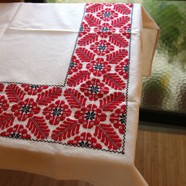 ティサ刺繍のテーブ<br>ルクロス1